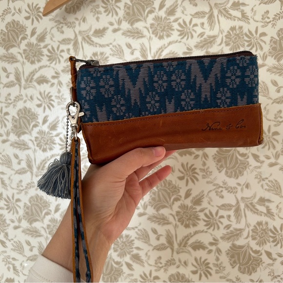 Nena & Co Leather + Handwoven Wristlet Wallet Clutch Blue Tan Never Used - Picture 1 of 3